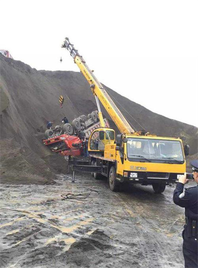 鄱阳上犹道路救援