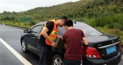 鄱阳永福道路救援